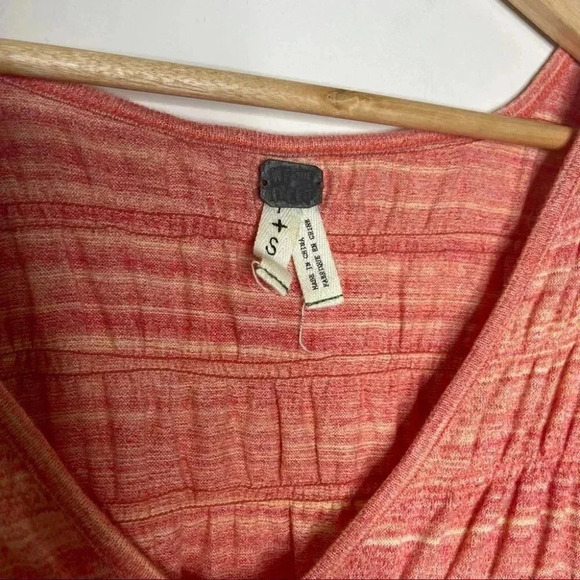Free People We The Free Coral Knit V-Neck Top Ruched Long Sleeve Size Small - Picture 2 of 5